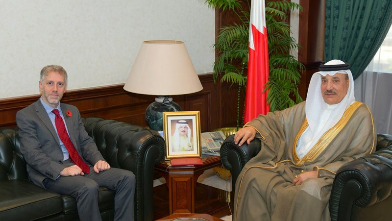 وزير العمل يستقبل سفير المملكة المتحدة لدى مملكة البحرين