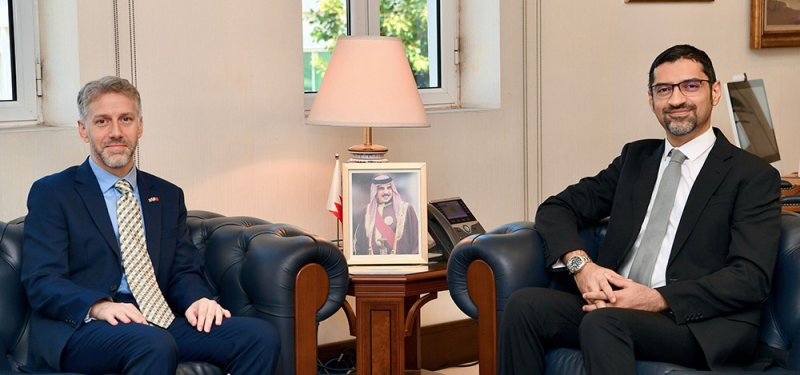وزير شؤون البلديات والزراعة يستقبل سفير المملكة المتحدة لدى مملكة البحرين