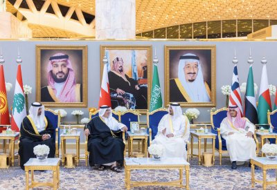 سمو ولي العهد رئيس مجلس الوزراء يصل إلى المملكة العربية السعودية الشقيقة لترؤس وفد المملكة إلى الدورة غير العادية لاجتماع مجلس جامعة الدول العربية على مستوى القمة والقمة الإسلامية الاستثنائية