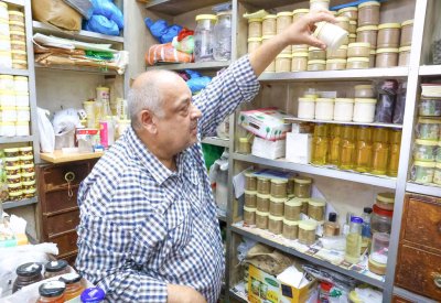 بالفيديو: الحواج صادق المخلوق: لدي دواء لكل داء.. ومهنة الحواجة ليست خرافة