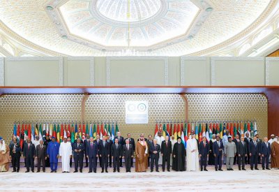 قمة الرياض تدعو لـ"كسر الحصار وفرض إدخال المساعدات" إلى غزة