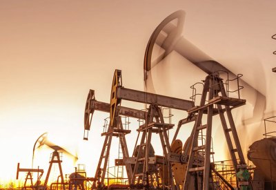 النفط يتراجع وسط مخاوف من انكماش الطلب في الصين وأميركا