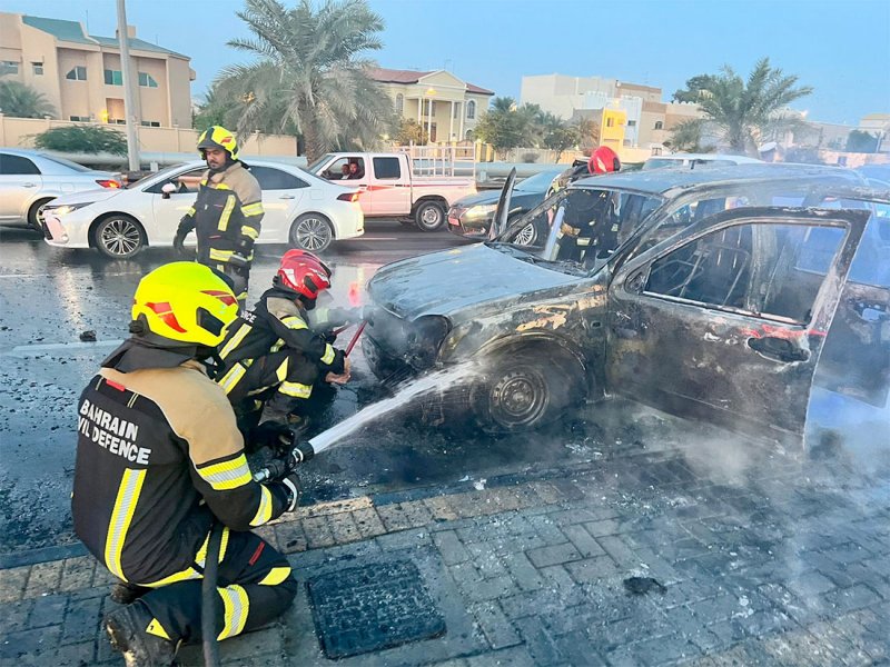 الدفاع المدني يخمد حريق اندلع في مركبة على شارع ولي العهد