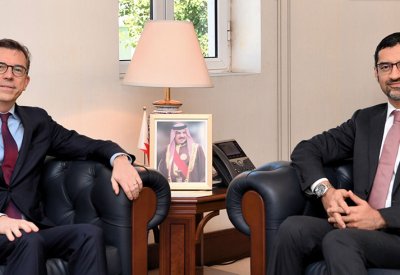 وزير شؤون البلديات والزراعة يستقبل سفير جمهورية فرنسا لدى مملكة البحرين