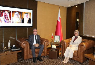 وزيرة شؤون الشباب تستقبل سفير المملكة المغربية لدى مملكة البحرين