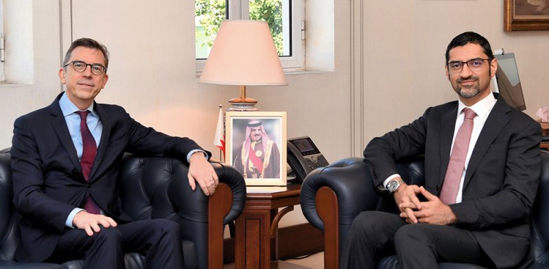 وزير شؤون البلديات والزراعة يستقبل سفير جمهورية فرنسا لدى مملكة البحرين