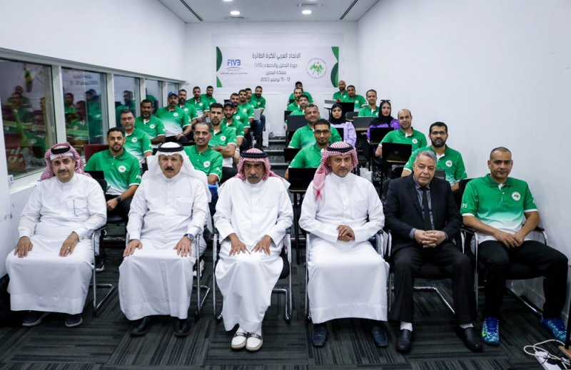 علي بن محمد يفتتح دورة الإحصاء والمعلومات للكرة الطائرة
