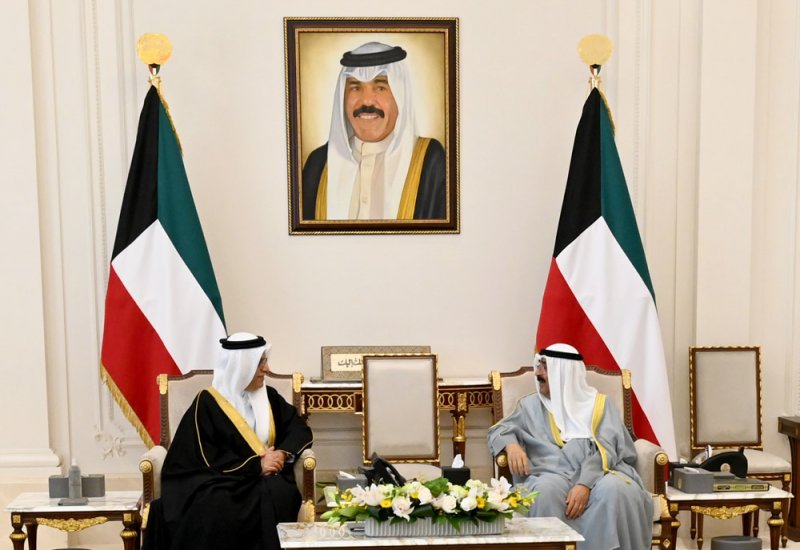 سمو ولي عهد الكويت يستقبل رئيس الإتحاد الآسيوي لكرة القدم 
