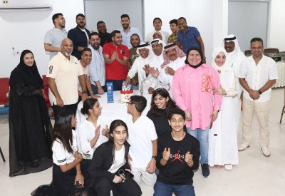 “أوال” يحتفي بفريق مسرحية "أجسام وأحلام"