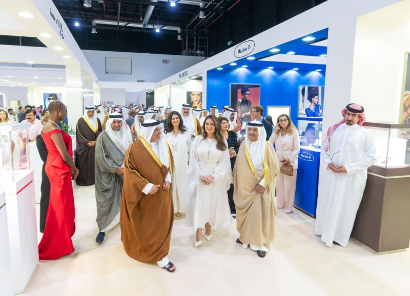 “مجوهرات آسيا” تُبهر عملاءها بعلامات استثنائية جريئة تُعرض للمرة الأولى