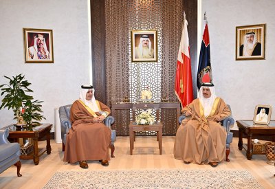 وزير الداخلية يبحث برامج التعاون الأمني مع سفير البحرين لدى المملكة المتحدة
