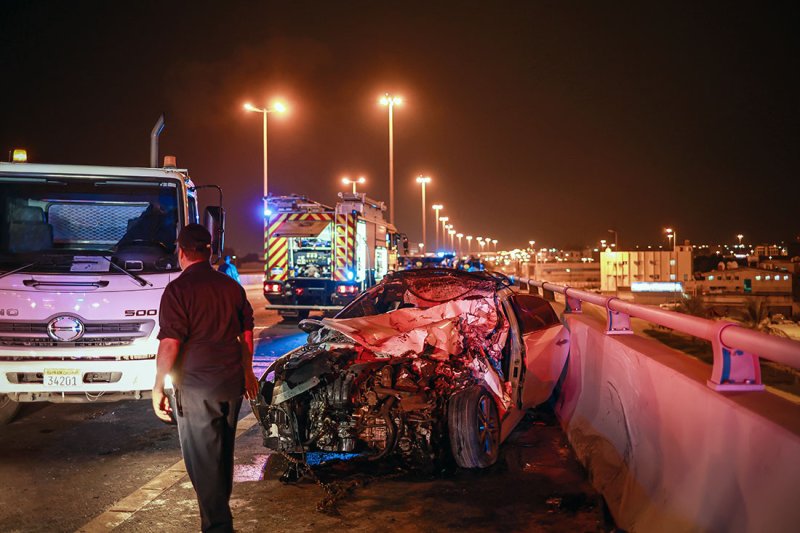 بالصور: وفاة شاب بحريني "23 عام" وإصابة آخر بحادث مروري بليغ على شارع الشيخ جابر الأحمد