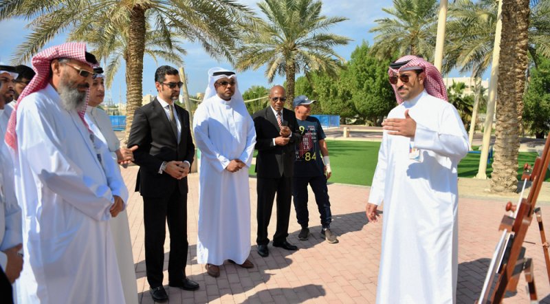 وزير شؤون البلديات والزراعة يطلع على أعمال تطوير ممشى الإستقلال