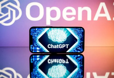"ChatGPT" تسعى لطمأنة البشر القلقين بسبب الذكاء الاصطناعي
