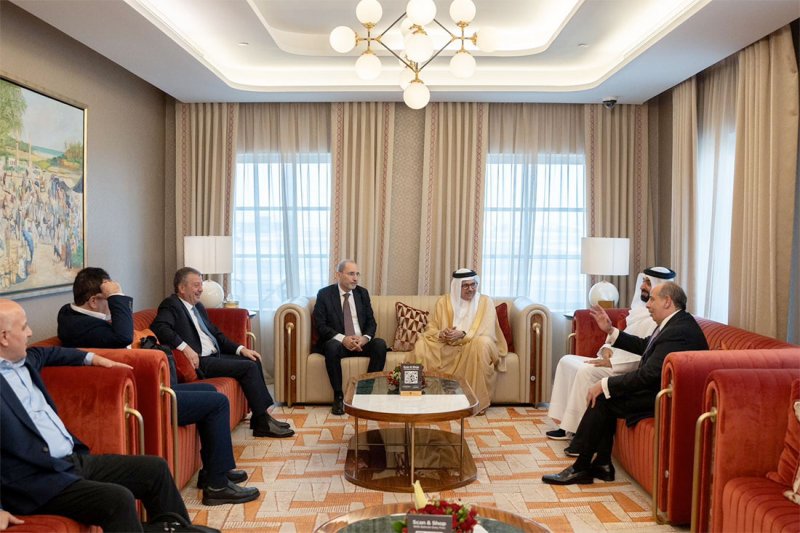 نائب رئيس الوزراء وزير الخارجية وشؤون المغتربين بالمملكة الأردنية الهاشمية يصل إلى مملكة البحرين