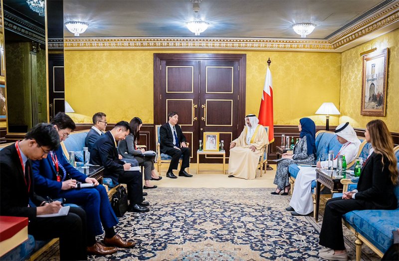 وكيل وزارة الخارجية للشؤون السياسية يجتمع مع المبعوث الخاص للحكومة الصينية