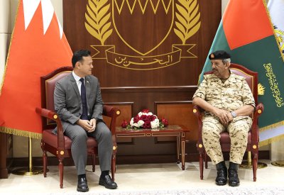 القائد العام يشيد بالعلاقات القائمة مع سنغافورة