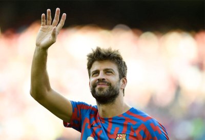 بيكيه يسخر من "خماسية" سيدات برشلونة في ريال مدريد