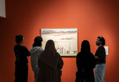 فن جميل تجمع 18 فنانًا عالميًا بمعرض "على ضفاف الأرض"