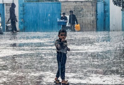 برد قارس وأمطار تضاعف معاناة أهل غزة.. نداء عاجل لتدخل سريع
