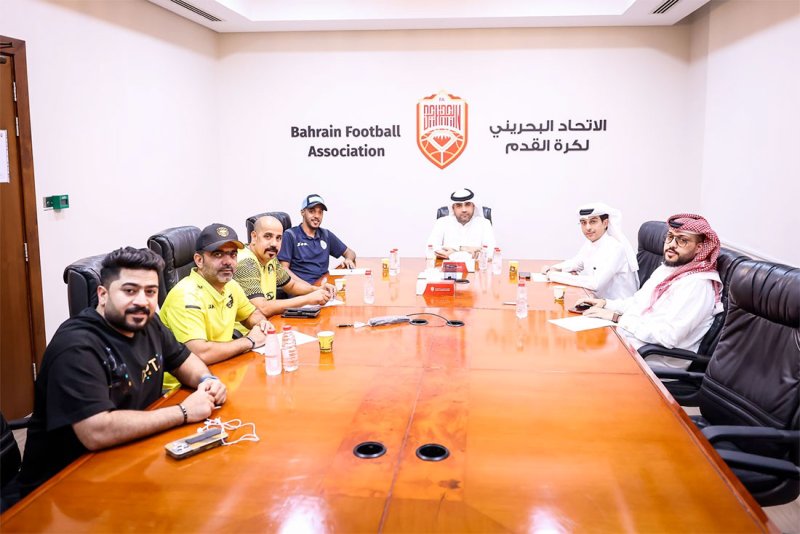 الاتحاد البحريني لكرة القدم يجتمع مع رؤساء الروابط الجماهيرية قبل مباراة الإمارات بالتصفيات المزدوجة