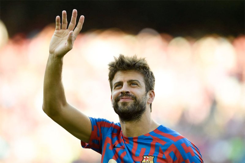 بيكيه يسخر من "خماسية" سيدات برشلونة في ريال مدريد