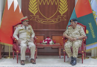 القائد العام لقوة دفاع البحرين يستقبل وزير الدفاع بجمهورية اليمن الشقيقة‎