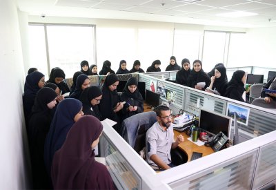 "البلاد" تستقبل وفد طلابي من "الايمان"