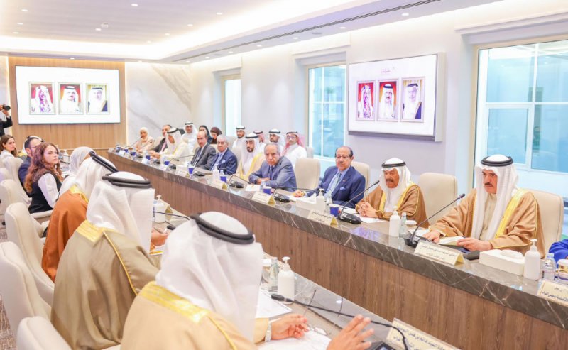 المسلم: دعم نيابي لجميع البرامج الرامية لرفع أجور البحرينيين