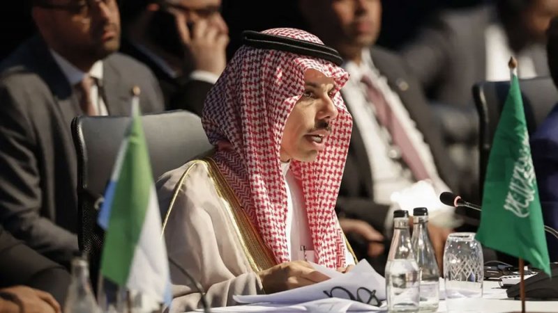 وزير الخارجية السعودي: يجب وقف إطلاق النار فوراً في غزة