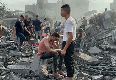 قصف إسرائيلي على غزة.. والدبابات تحاصر المستشفى الإندونيسي ومولداته تعمل بزيت الطعام