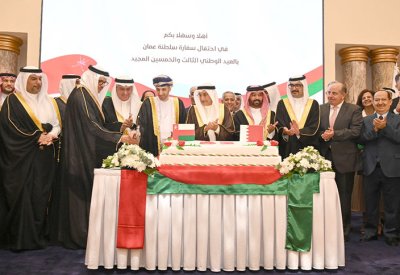 الشيخ خالد بن عبد الله يحضر احتفال السفارة العمانية بالعيد الوطني