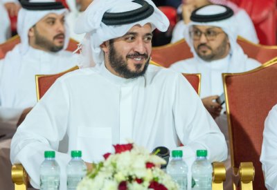 خالد بن حمد يشهد مباراة المنتخب ونظيره الإماراتي بتصفيات كأس العالم