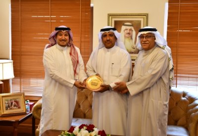 رئيس المحكمة الدستورية يستقبل عضو مجلس إدارة مركز التحكيم التجاري لدول مجلس التعاون
