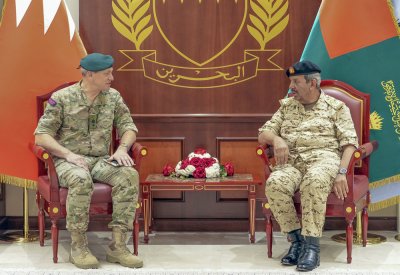 القائد العام لقوة دفاع البحرين يستقبل الملحق العسكري بسفارة المملكة المتحدة