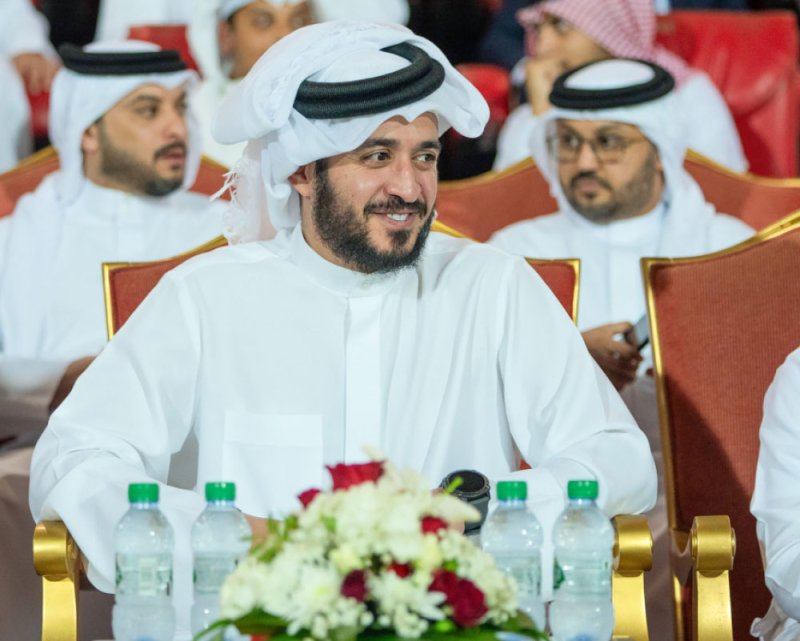 خالد بن حمد يشهد مباراة المنتخب ونظيره الإماراتي بتصفيات كأس العالم