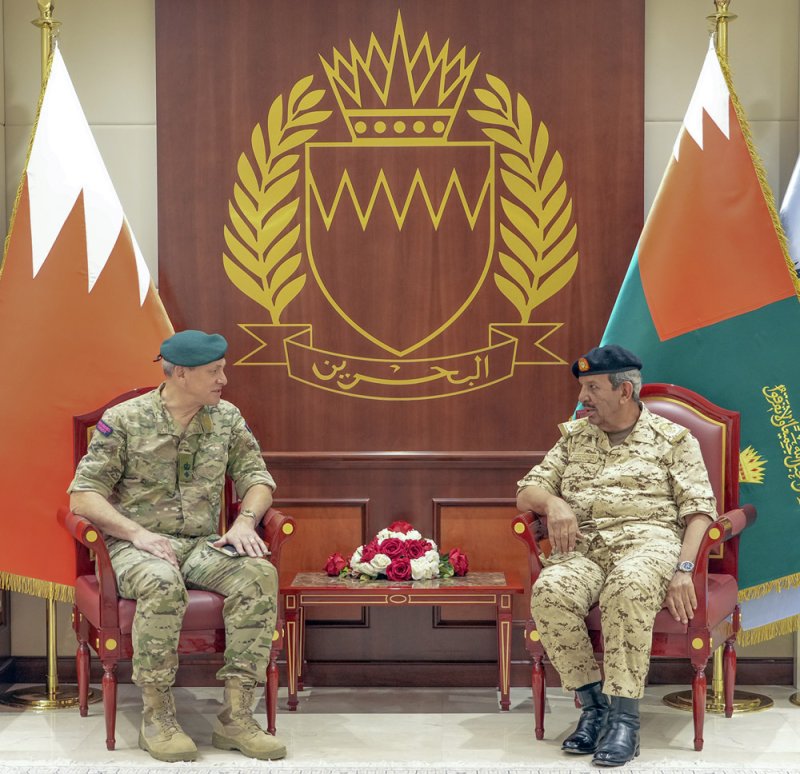 القائد العام لقوة دفاع البحرين يستقبل الملحق العسكري بسفارة المملكة المتحدة
