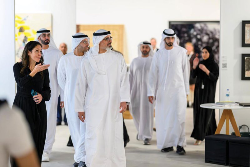 خالد بن محمد بن زايد يفتتح معرض «فن أبوظبي» ​