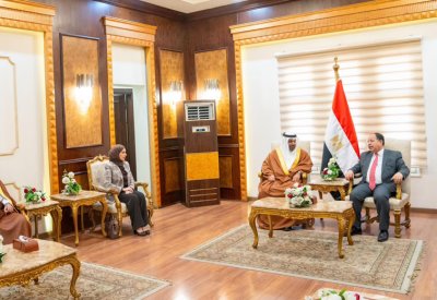 وزير المالية والاقتصاد الوطني يؤكد على عمق العلاقات الأخوية الراسخة التي تجمع البحرين ومصر
