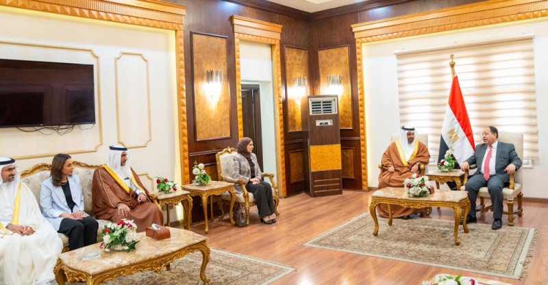 وزير المالية والاقتصاد الوطني يؤكد على عمق العلاقات الأخوية الراسخة التي تجمع البحرين ومصر