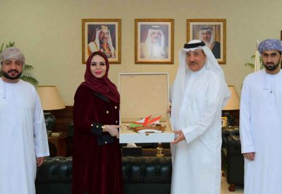 وزير العمل يلتقي رئيس جمعية الصداقة العمانية البحرينية