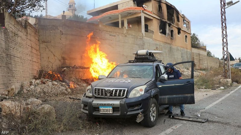 سكان حدود لبنان يعودون بعد وقف هش لإطلاق النار