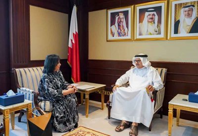 وزير الخارجية يستقبل رئيس مجلس أمناء مركز الشيخ إبراهيم بن محمد آل خليفة للثقافة والبحوث