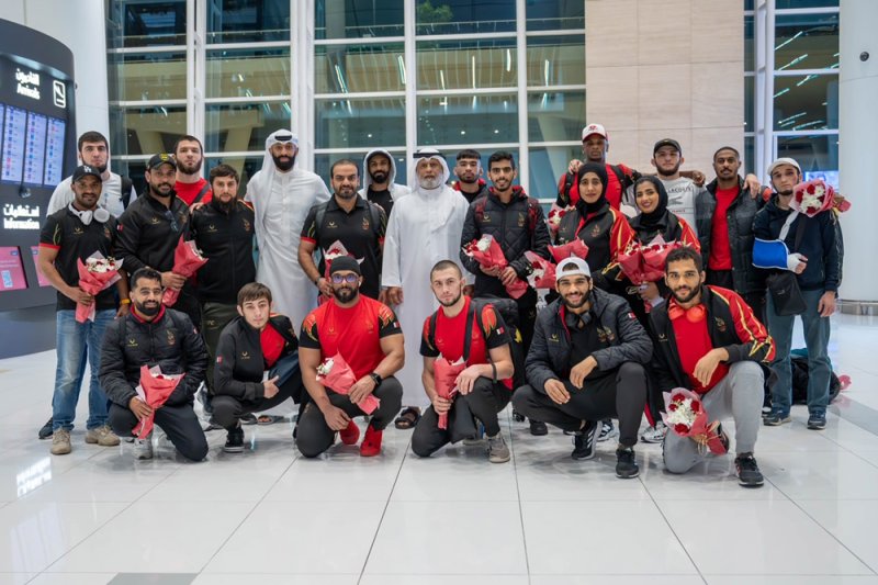 عودة أبطال فنون القتال المختلطة من بطولة العالم بثلاث ميداليات ذهبية وفضية