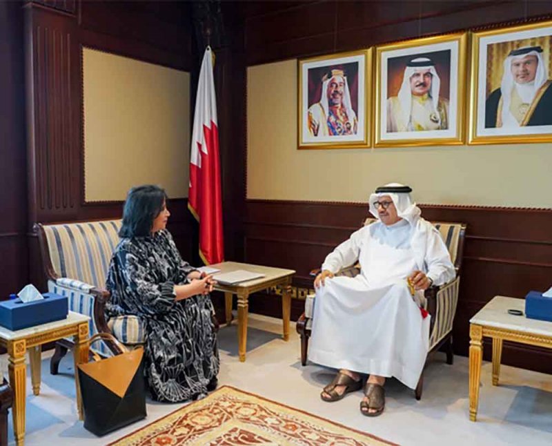 وزير الخارجية يستقبل رئيس مجلس أمناء مركز الشيخ إبراهيم بن محمد آل خليفة للثقافة والبحوث