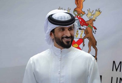 سمو الشيخ ناصر بن حمد يزور طلبة جامعة البحرين الطبية