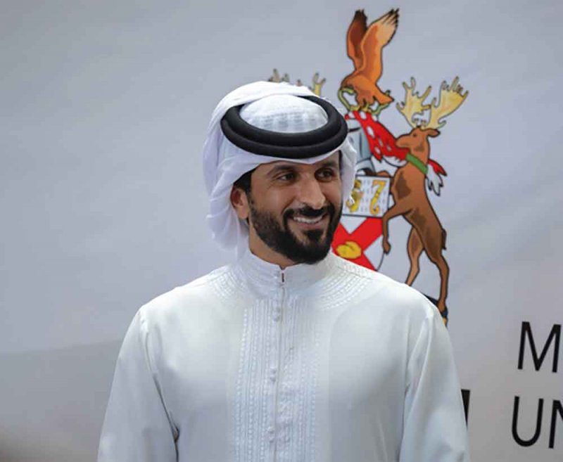 سمو الشيخ ناصر بن حمد يزور طلبة جامعة البحرين الطبية