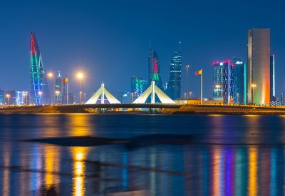 مملكة ⁧‫البحرين‬⁩ تتشح بالوان العلم الإماراتي احتفالاً بعيد الاتحاد 52 لدولة الإمارات العربية ⁧‫المتحدة‬⁩ الشقيقة