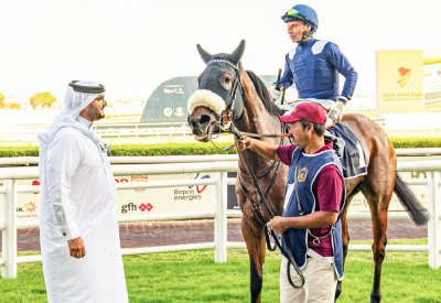 سمو الشيخ عيسى بن سلمان يشهد السباق السابع للخيل