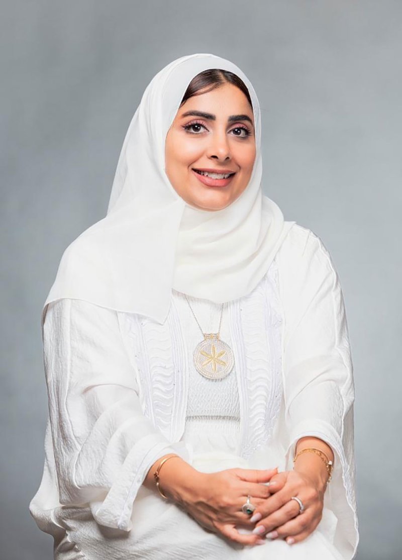 الشاعرة العمانية عائشة السيفي تفصح عن "أحلام البنت العاشرة"